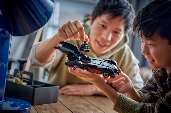 Picture of LEGO Super Heroes DC 76333 Batman & Robin™ Batmobile™