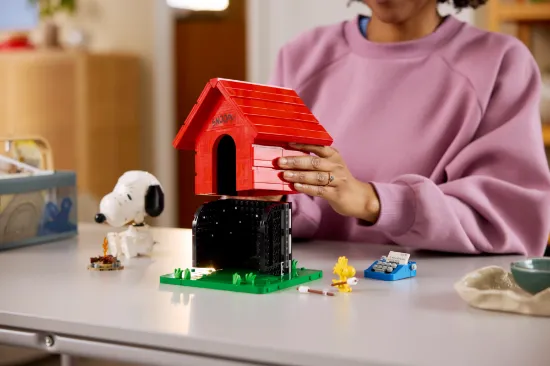 Picture of LEGO Ideas 21368 Peanuts: Snoopy’s Doghouse