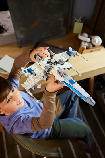 Picture of LEGO Star Wars 75460 New Republic X-Wing Starfighter™