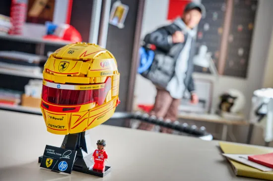 Picture of LEGO Editions 43022 Scuderia Ferrari HP Lewis Hamilton Helmet