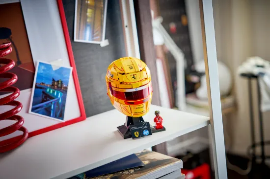Picture of LEGO Editions 43022 Scuderia Ferrari HP Lewis Hamilton Helmet