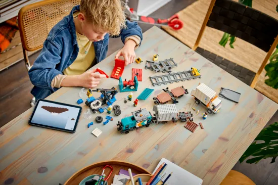Picture of LEGO City 60509 Harbor Freight Train with Crane & Truck
