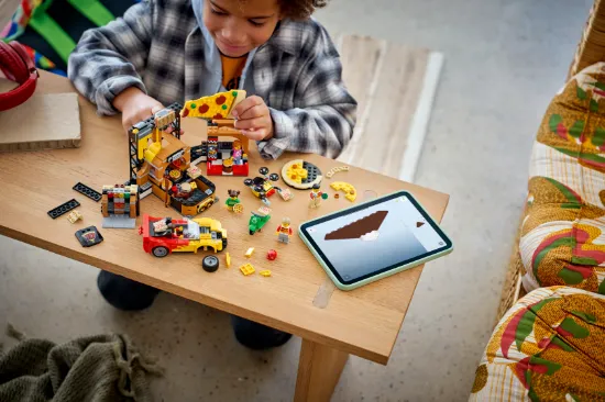 Picture of LEGO City 60496 Pizza Delivery Experience with Vehicles