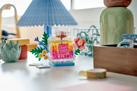 Picture of LEGO Creator 31383 Floral Decor Perfume Bottle