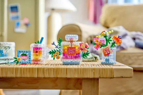Picture of LEGO Creator 31383 Floral Decor Perfume Bottle