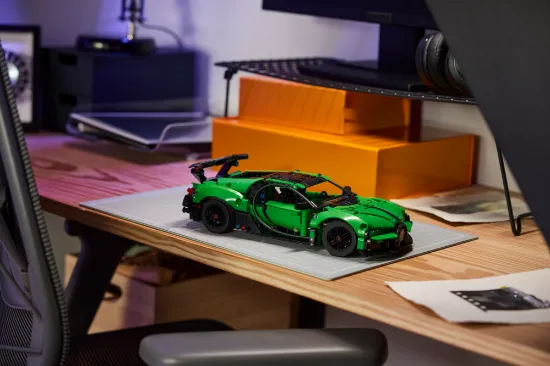 Picture of LEGO Technic 42241 Green Bugatti Chiron Pur Sport Hypercar