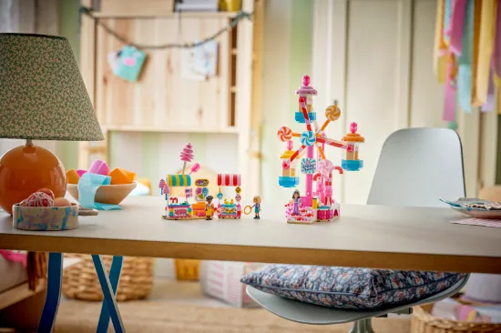 Picture of LEGO Friends 42700 Candy & Cupcake Ferris Wheel
