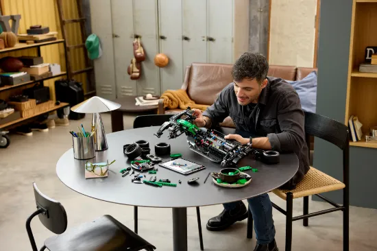 Picture of LEGO Technic 42240 Aston Martin Aramco AMR25 F1® Car