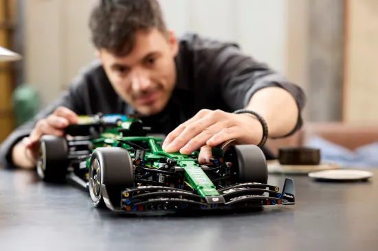 Picture of LEGO Technic 42240 Aston Martin Aramco AMR25 F1® Car