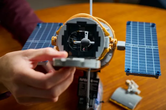 Picture of LEGO Icons 11382 Hubble Space Telescope