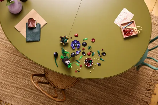 Picture of LEGO Botanicals 11513 Dark Flower Arrangement