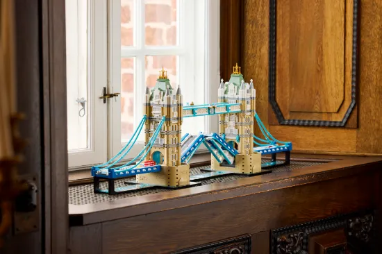 playing LEGO Architecture 21067 Tower Bridge