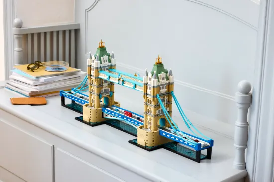 playing LEGO Architecture 21067 Tower Bridge