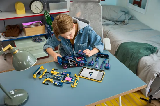 playing LEGO Technic 42236 Custom Garage Ford Mustang GT Car