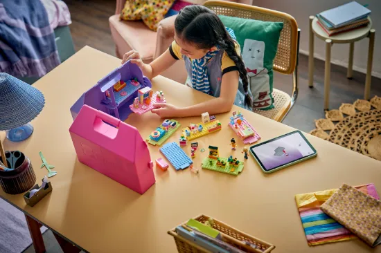 Picture of LEGO Friends 42697Creative Dollhouse Suitcase