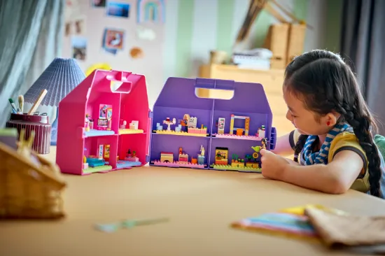 Picture of LEGO Friends 42697Creative Dollhouse Suitcase