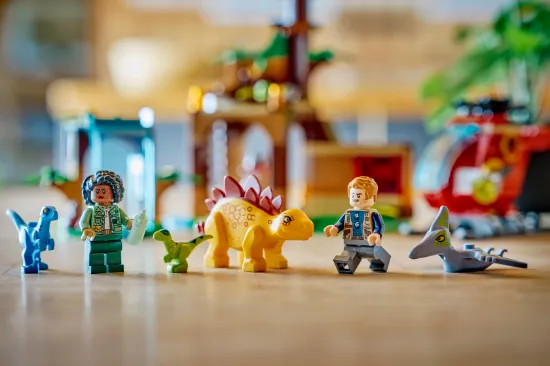 Picture of LEGO Jurassic 77981 Velociraptor, Stegosaurus & Pteranodon Rescue