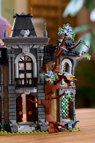Picture of LEGO Icons 11383 Mayor Manor