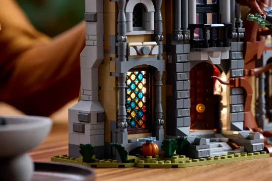 Picture of LEGO Icons 11383 Mayor Manor