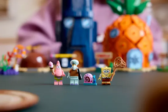 Picture of LEGO Icons 11386 SpongeBob SquarePants: Bikini Bottom
