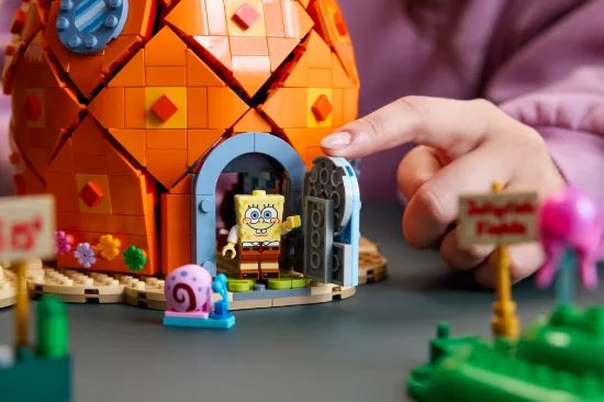 Picture of LEGO Icons 11386 SpongeBob SquarePants: Bikini Bottom