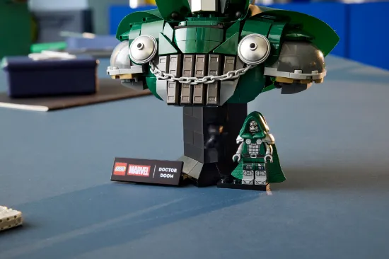 Picture of LEGO Marvel 76345 Doctor Doom Bust