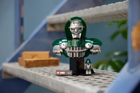 Picture of LEGO Marvel 76345 Doctor Doom Bust