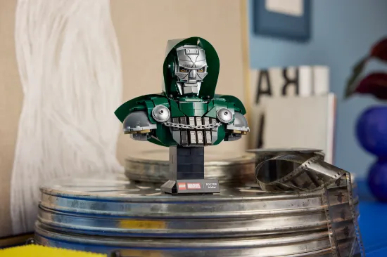 Picture of LEGO Marvel 76345 Doctor Doom Bust