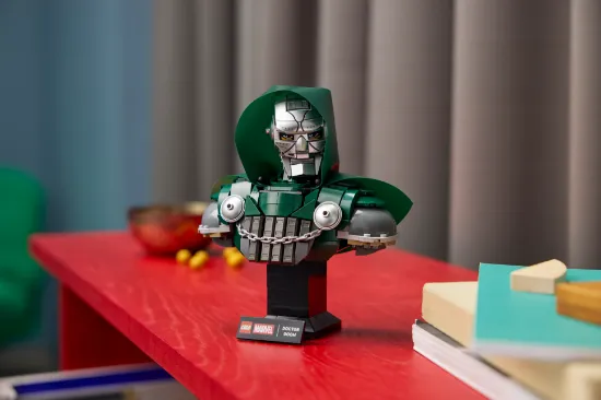 Picture of LEGO Marvel 76345 Doctor Doom Bust