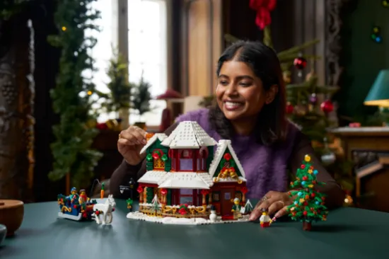 Picture of LEGO Icons 11387 Holiday House