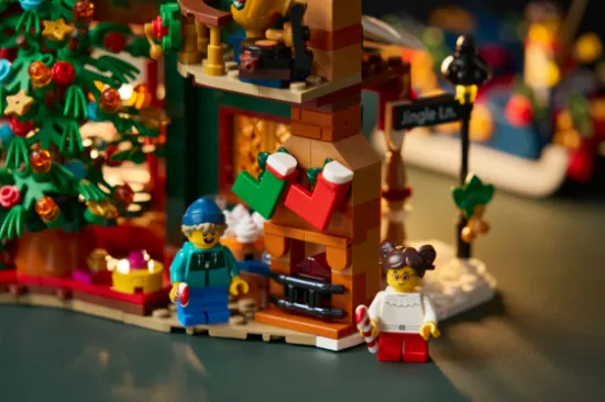 Picture of LEGO Icons 11387 Holiday House
