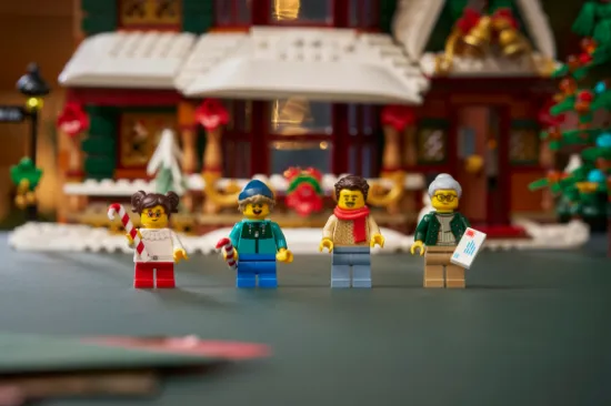 Picture of LEGO Icons 11387 Holiday House