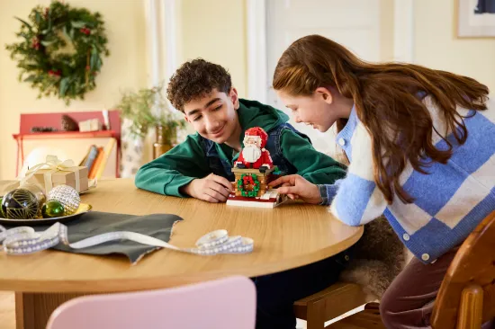 Picture of LEGO 40874 Santa's Holiday Countdown