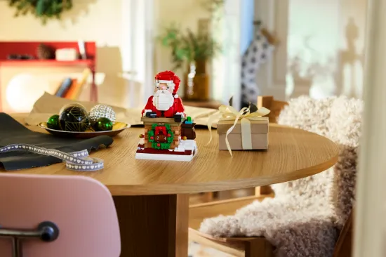 Picture of LEGO 40874 Santa's Holiday Countdown